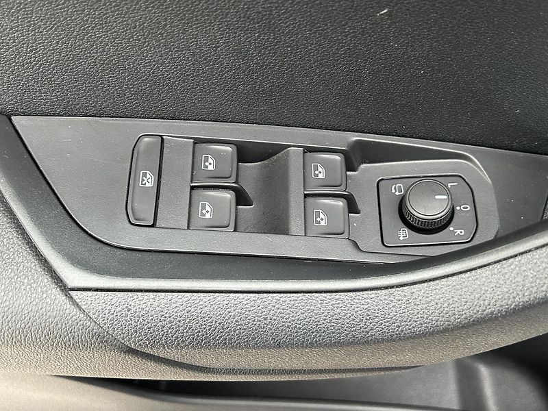 Škoda Karoq 1.5 TSI Top selection - fotka 17 z 28