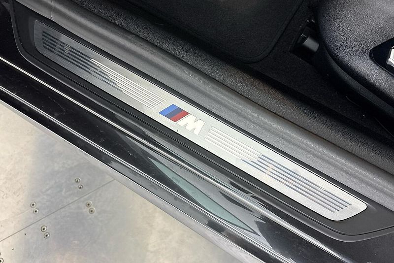 BMW Řada 5 530d xDrive - fotka 16 z 17