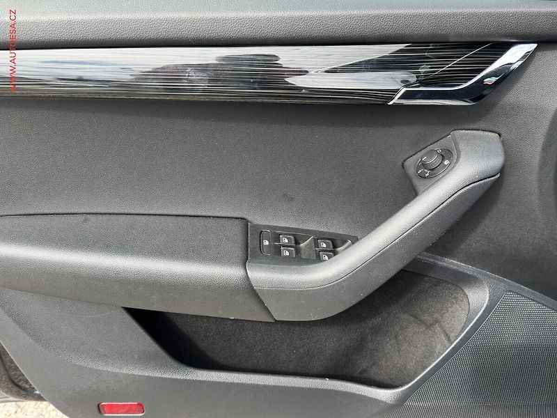 Škoda Octavia (2018) 2.0 TDi, DSG, LED, AC - fotka 11 z 24