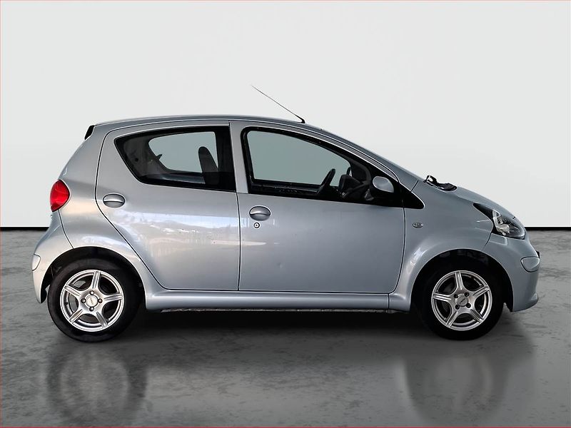 Toyota Aygo (2007) 1.0 VVT-i, po STK, v provozu - fotka 6 z 20