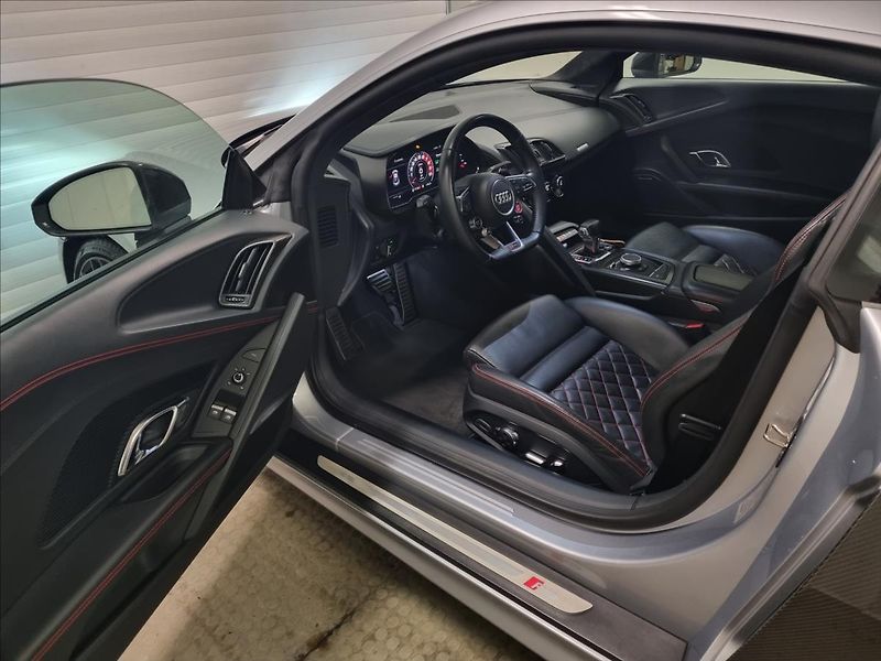 Audi R8 5,2 FSI V10 plus QUATTRO Ceram - fotka 7 z 41