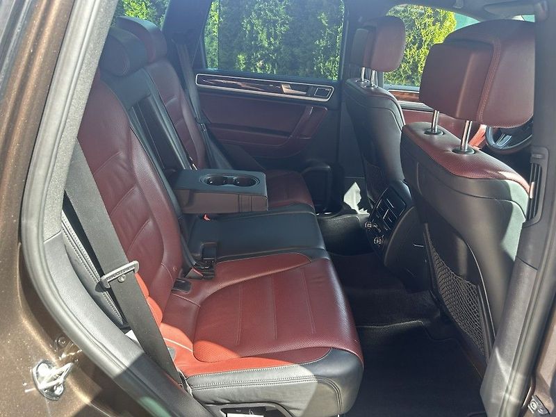 Volkswagen Touareg 3.0 V6 TDi BlueMotion - fotka 29 z 35