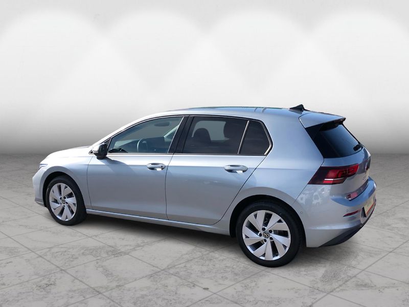 Volkswagen Golf People 1,5 eTSI 85 kW 7DSG mHE - fotka 7 z 28