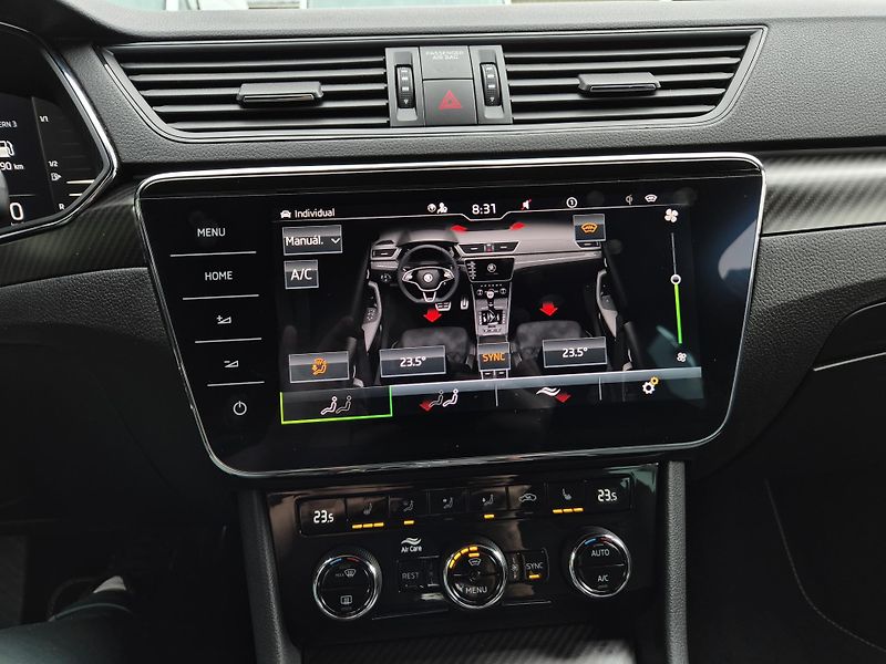 Škoda Superb Combi SPORTLINE 147kw DSG 19AL - fotka 33 z 49