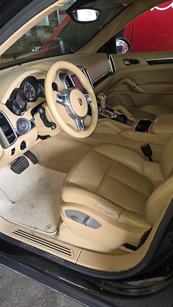Porsche Cayenne (2012) 3.0 /180kW - fotka 7 z 11
