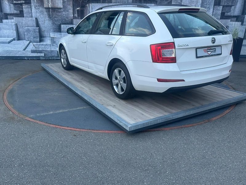 Škoda Octavia (2015) 1.6TDi, 77KW, VYHŘ.SED.,TEMP. - fotka 8 z 24