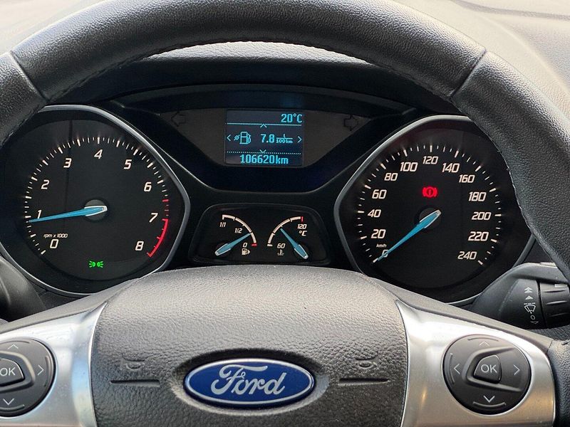 Ford Focus (2011) Trend 1.6 Ti-VCT - fotka 17 z 30