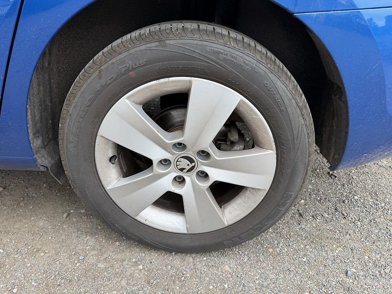 Škoda Rapid 1.0 TSI DPH - fotka 13 z 14