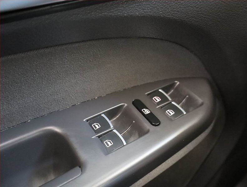 Volkswagen Touran (2013) 2.0 TDI, Navi, Tempomat - fotka 19 z 21