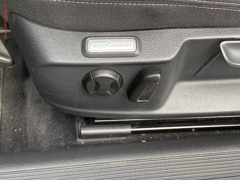 Volkswagen Passat (2015) 2.0TDi, ČR, AC, kamera - fotka 12 z 18
