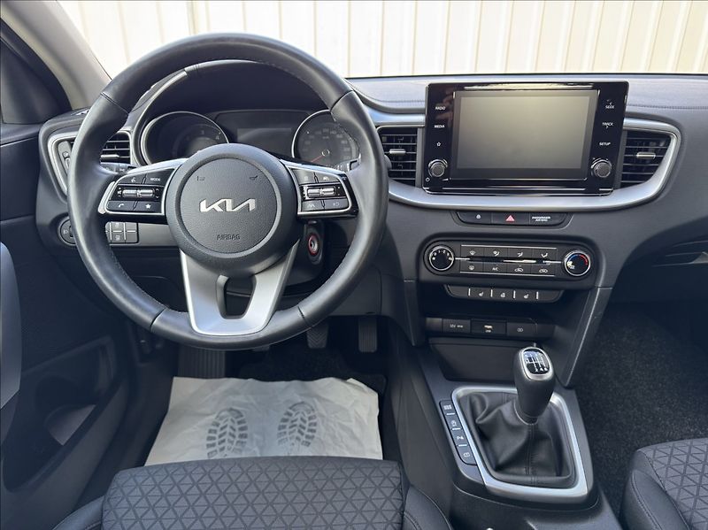Kia Ceed 1,6 CRDi SW FRESH DPH 1.maj ČR - fotka 26 z 50
