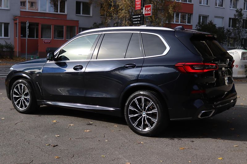 BMW X5 XDRIVE 30D M-PAKET G05 195kW  - fotka 13 z 49