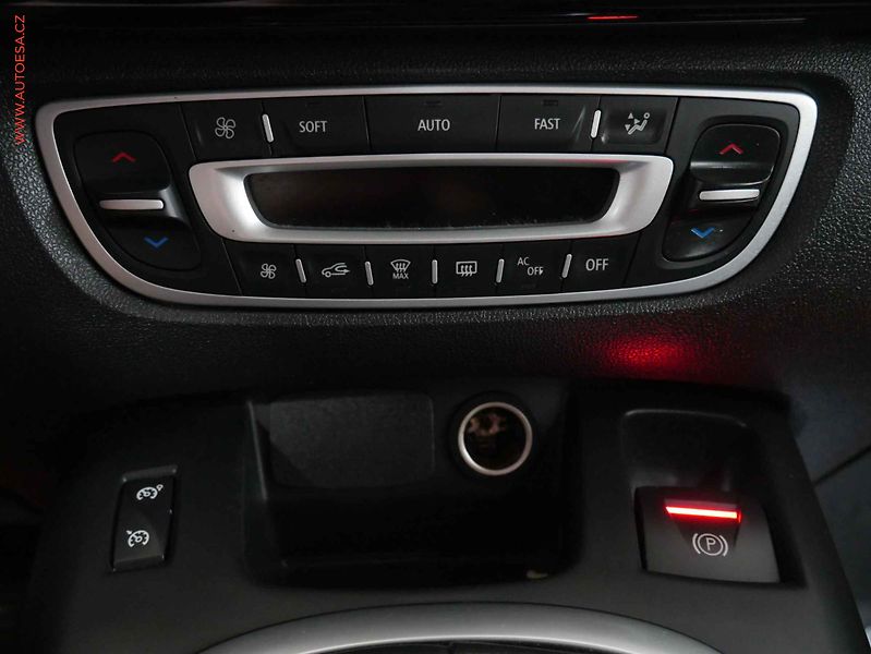 Renault Scénic (2013) 1.6 dCi, ČR, Xenon, AC - fotka 20 z 24