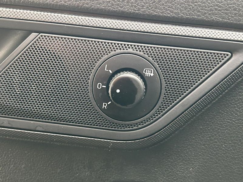 Škoda Fabia 1.0 TSI Ambition - fotka 13 z 27