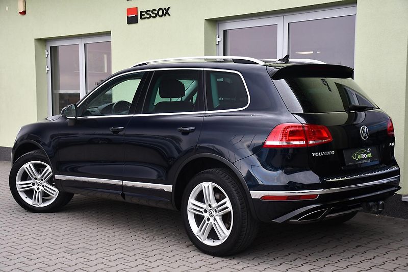 Volkswagen Touareg 3.0TDi V6 4M R-LINE TAŽNÉ ČR - fotka 3 z 44