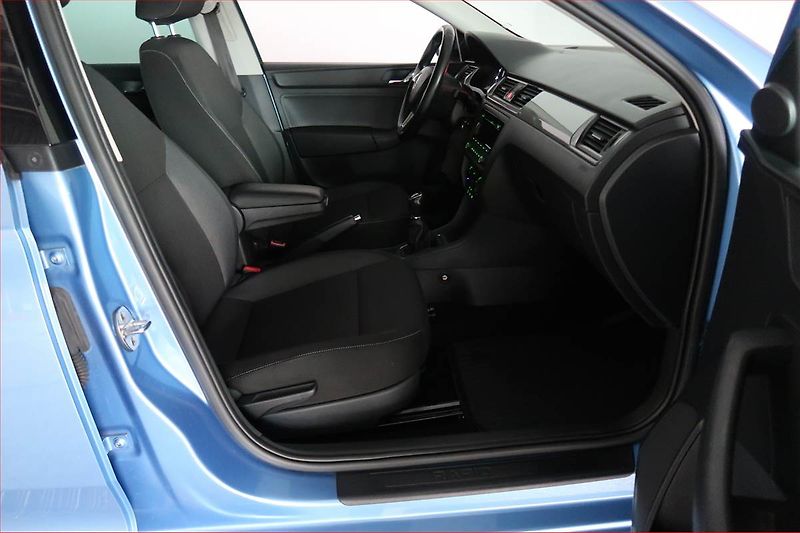 Škoda Rapid (2015) Spaceback 1.2 TSI - fotka 9 z 16