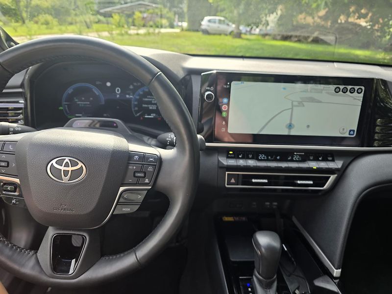 Toyota Camry (2024) 2.5HEV 231PS EXECUTIVE - fotka 13 z 15