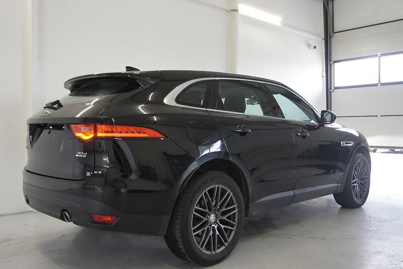 Jaguar F-Pace 3.0D 221 kW 4x4 AUTOMAT 8st. - fotka 7 z 36