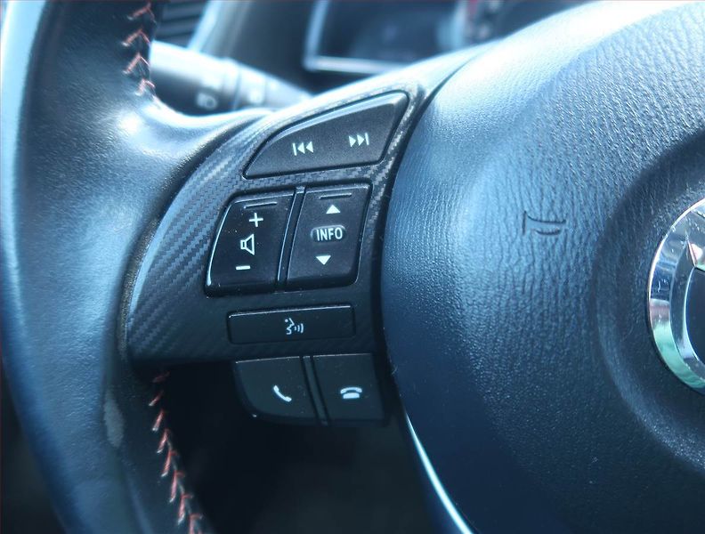 Mazda 3 (2016) Kenko 2.0 Skyactiv-G, Automat - fotka 16 z 18