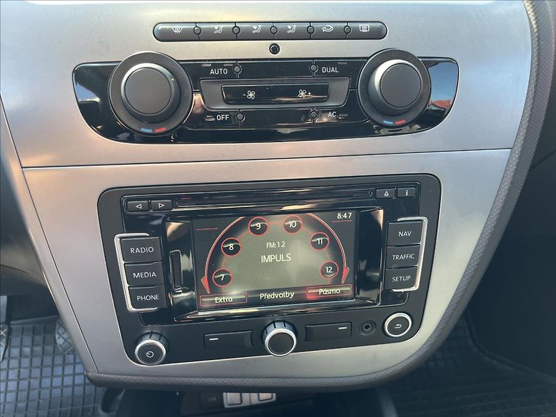 Seat Leon 2,0 TDi STYLE ROZVODY KLIMA - fotka 16 z 37