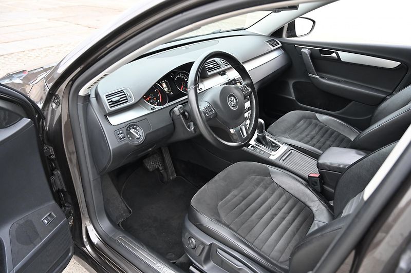Volkswagen Passat 2.0TSI 155KW DSG Highline 7/14 - fotka 19 z 33