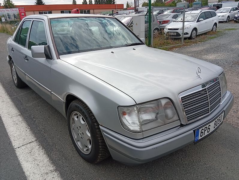 Mercedes-Benz Třídy E E 200 D - fotka 8 z 18