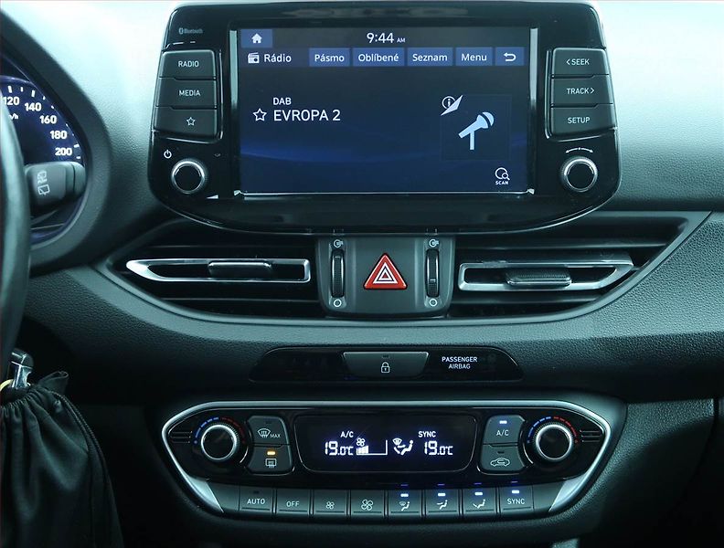Hyundai i30 (2023) Smart 1.0 T-GDI - fotka 12 z 22