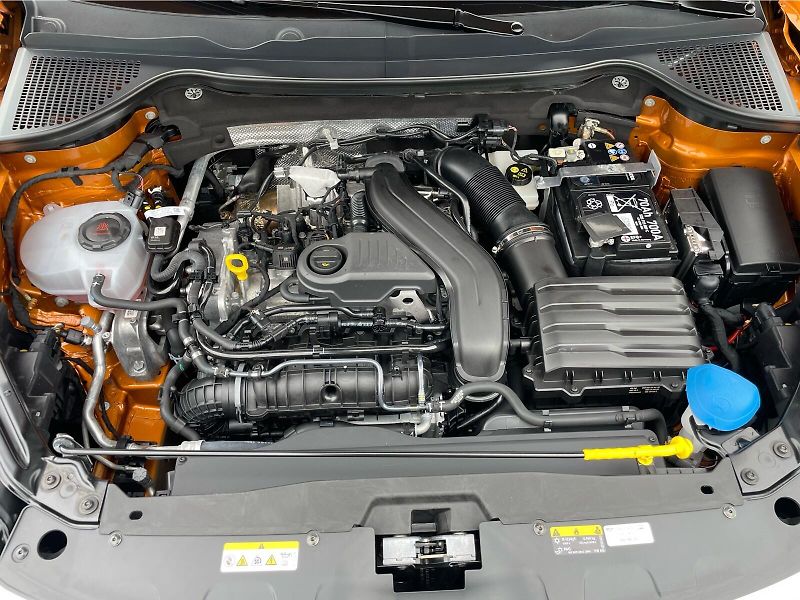 Škoda Karoq 1.5 TSi DSG 7st. SELECTION - fotka 26 z 30