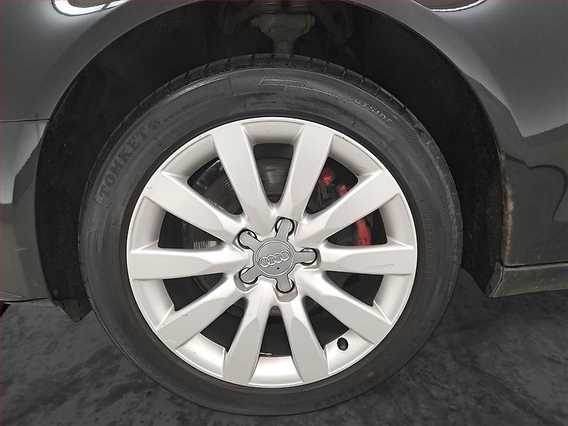 Audi A4 (2008) 2.0 TDI, Xenony, Tempomat - fotka 15 z 17