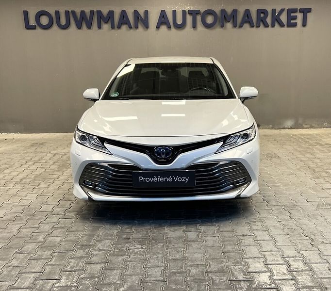 Toyota Camry 2,5 Hybrid AT Executive - fotka 4 z 17