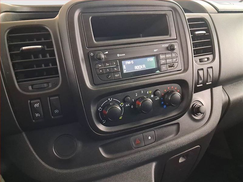 Opel Vivaro (2018) 1.6 BiCDTI, Bus, 9Míst, ČR - fotka 12 z 17