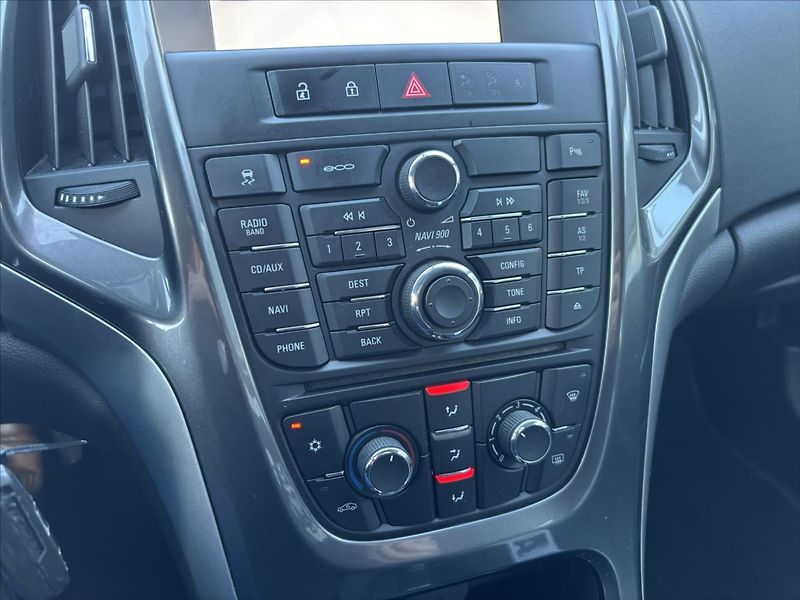 Opel Astra 1,7 CDTi 81kW Cosmo NAVI TAŽNÉ - fotka 21 z 34