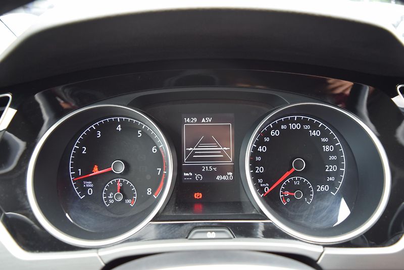 Volkswagen Touran (2017) 1.4TSI 110kw CLBMT TAŽ NAV APP - fotka 30 z 50