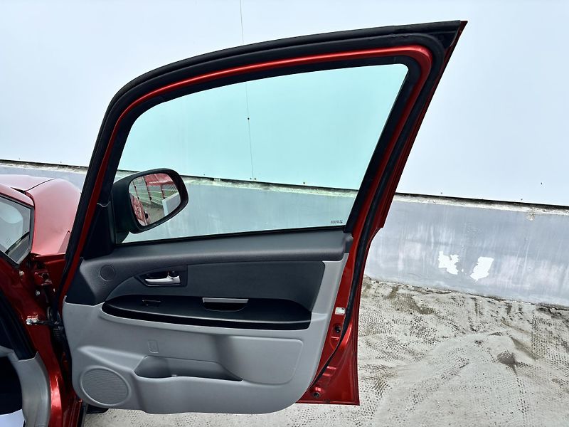 Suzuki SX4 (2007) 1.6 VVT 79KW 4x4 - fotka 12 z 26