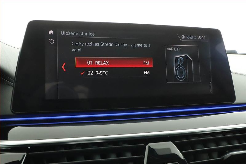 BMW Řada 5 (2018) Luxury Line 530d - fotka 18 z 20