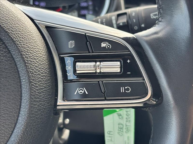 Kia Ceed 1,5 TGDi Spin ZÁRUKA KAMERA - fotka 27 z 35