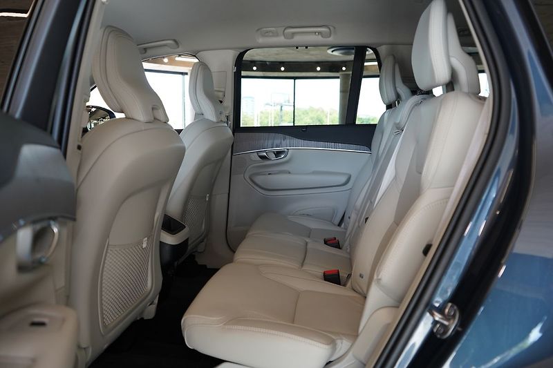 Volvo XC90 B5 PLUS AWD, Vzduch, Ventilace - fotka 41 z 47