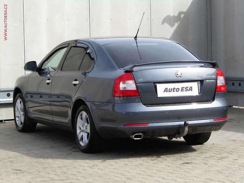 Škoda Octavia (2009) 1.6 TDi, Ambiente, xenon - fotka 6 z 17