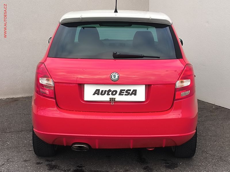 Škoda Fabia (2010) 1.2TSI, 1.maj, AC, výhřev sed - fotka 5 z 16