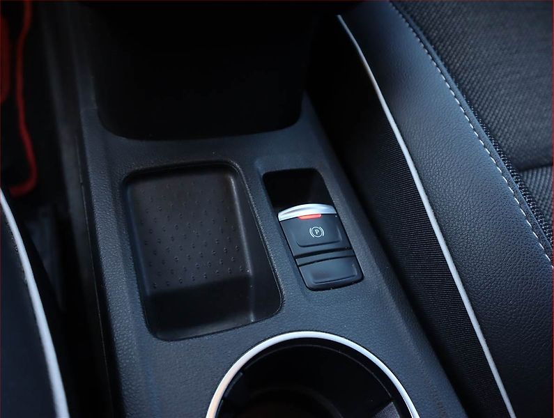 Renault Captur (2020) Intens 1.3 TCe, Kůže, Navi - fotka 19 z 21