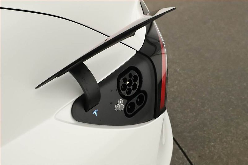 Tesla Model 3 (2024) Standard Range LFP, SoH 96% - fotka 12 z 19