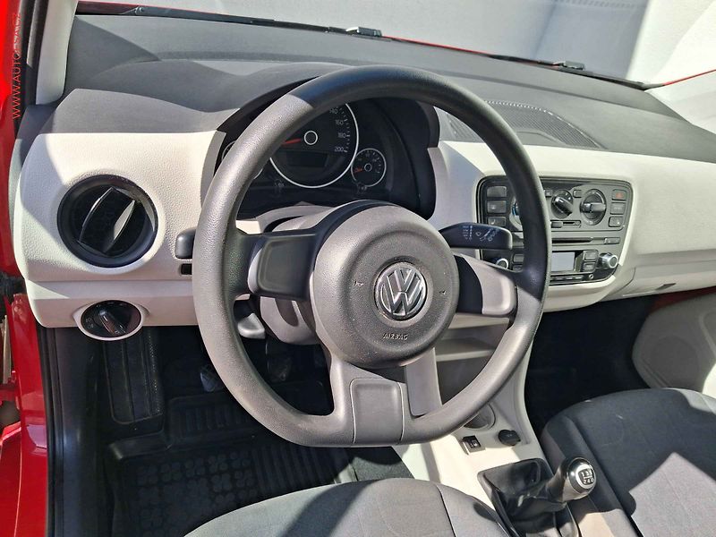Volkswagen up! (2012) 1.0 MPi, AC, park.asist - fotka 12 z 15