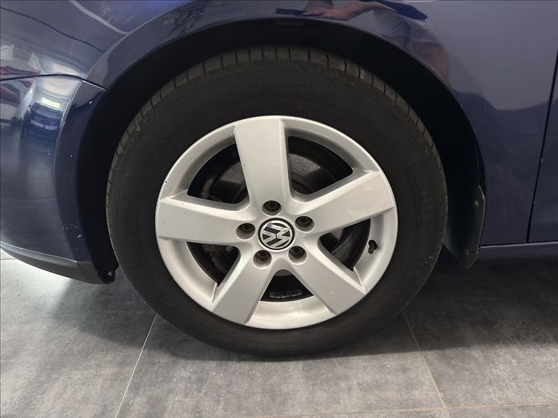 Volkswagen Jetta 1,9   TDI 77KW UNITED 1.MAJ - fotka 25 z 28