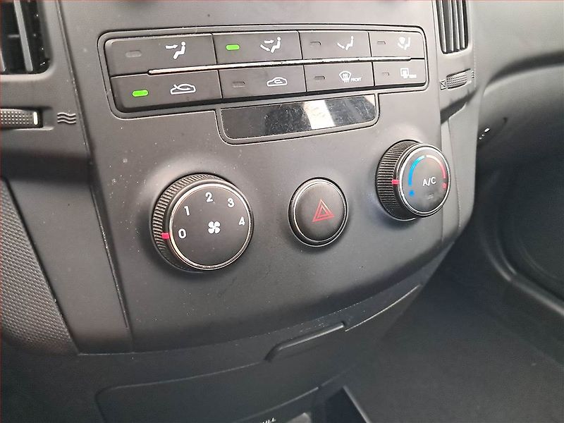 Hyundai i30 (2009) Comfort 1.4 CVVT, LPG, po STK - fotka 13 z 16