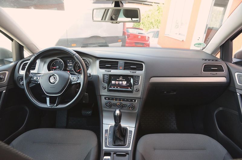 Volkswagen Golf (2014) 2.0 TDi 110kW DSG Comfortline - fotka 17 z 43