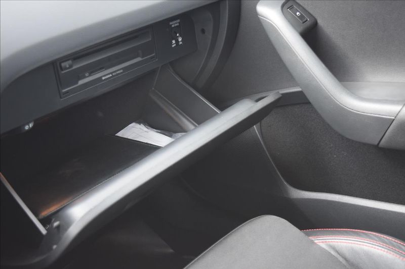 Škoda Octavia 2,0 TDI 135KW RS PO ROZVODECH - fotka 49 z 50