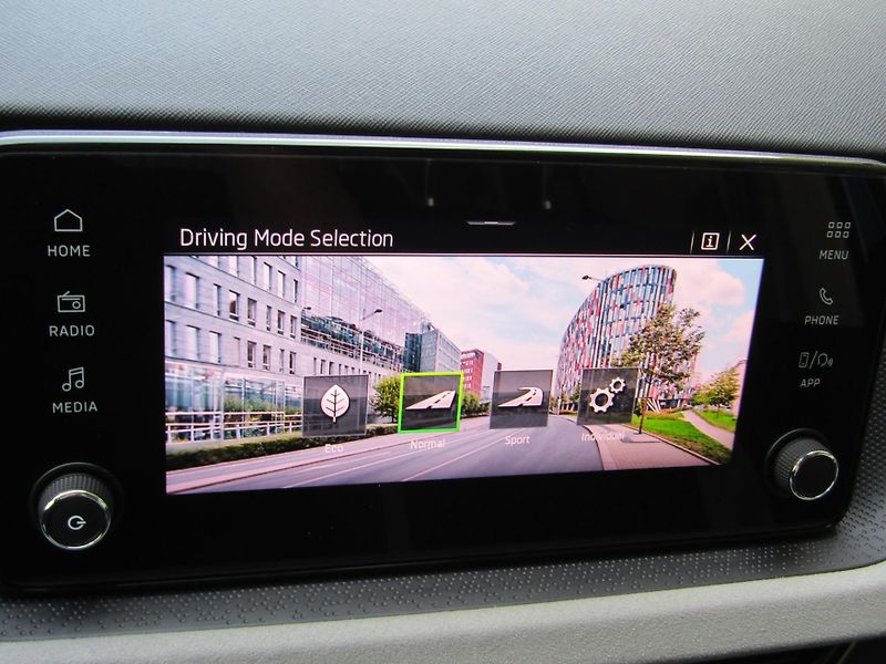 Škoda Scala FL Top Selection 1.0 TSI /85kW - fotka 28 z 30
