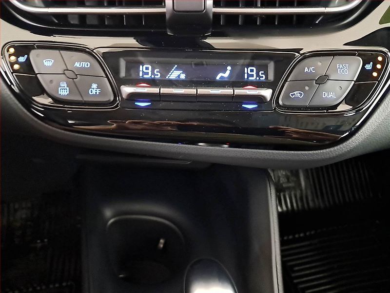 Toyota C-HR (2023) Comfort 1.8 Hybrid, COMFORT - fotka 17 z 19
