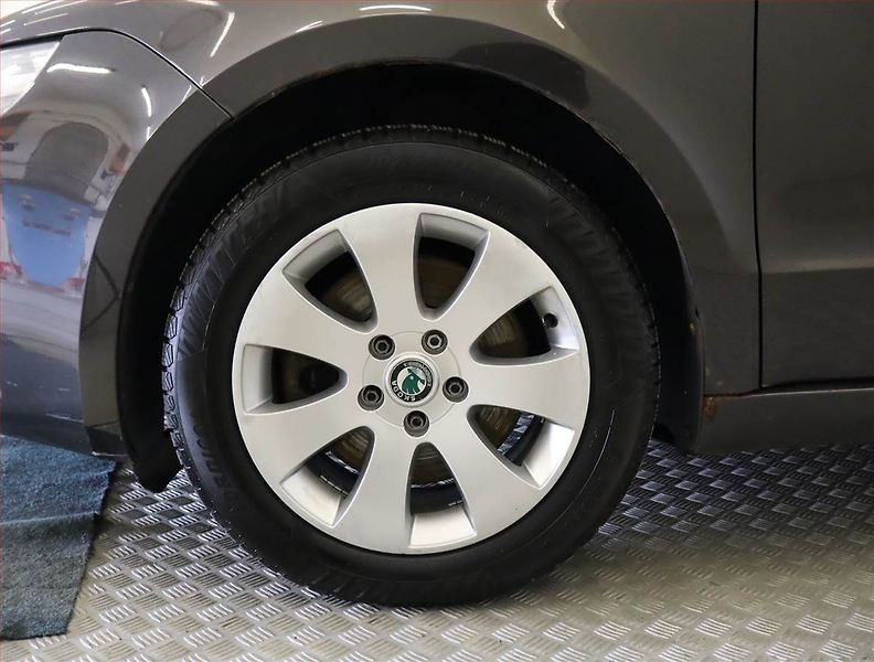 Škoda Superb (2009) Ambiente 2.0 TDI, Xenony - fotka 14 z 20