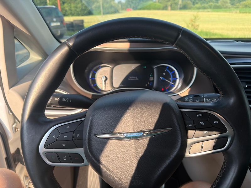 Chrysler Pacifica (2019)  3,6 L DVD Hybrid Plug In 2019 - fotka 20 z 20